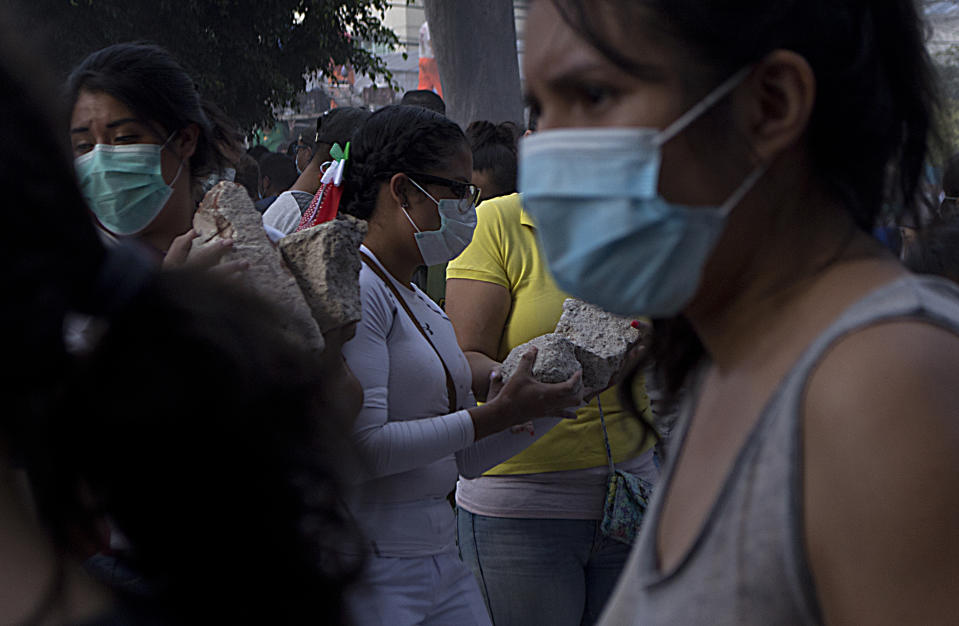 FOTOS: la fábrica destruida en México donde todos quieren ayudar
