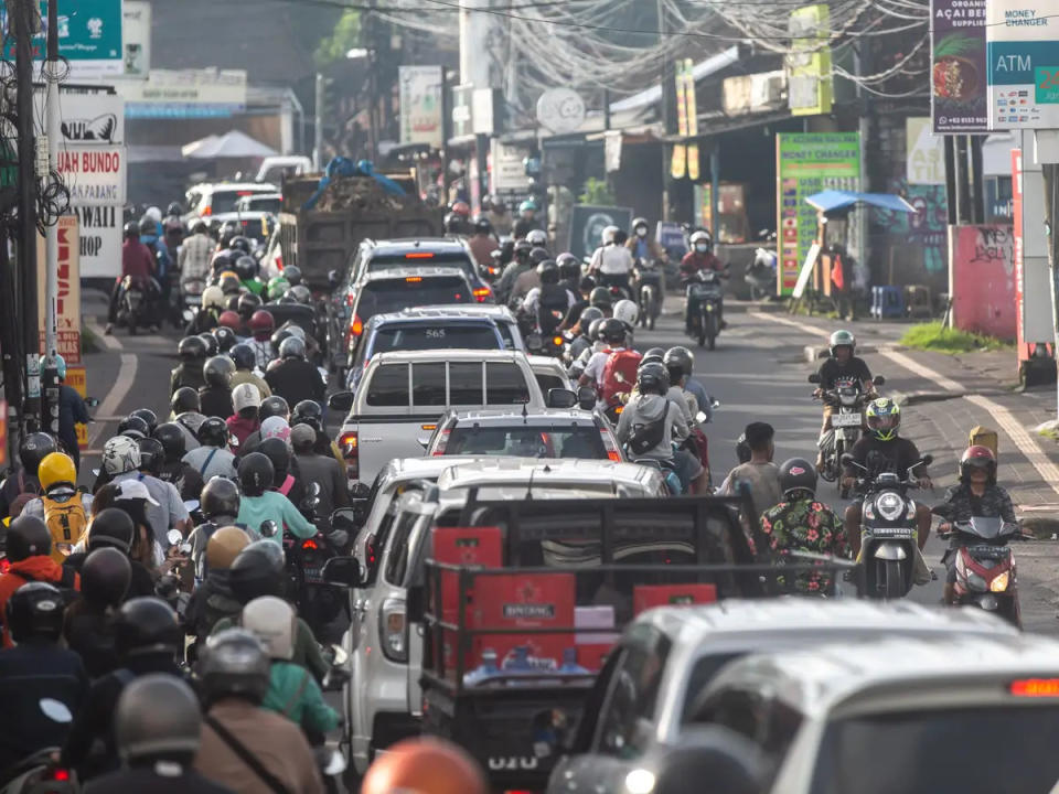 Verkehr in Canggu, einem der bevölkerungsreichsten Orte auf Bali.  - Copyright: Catwalk Photos/Shutterstock