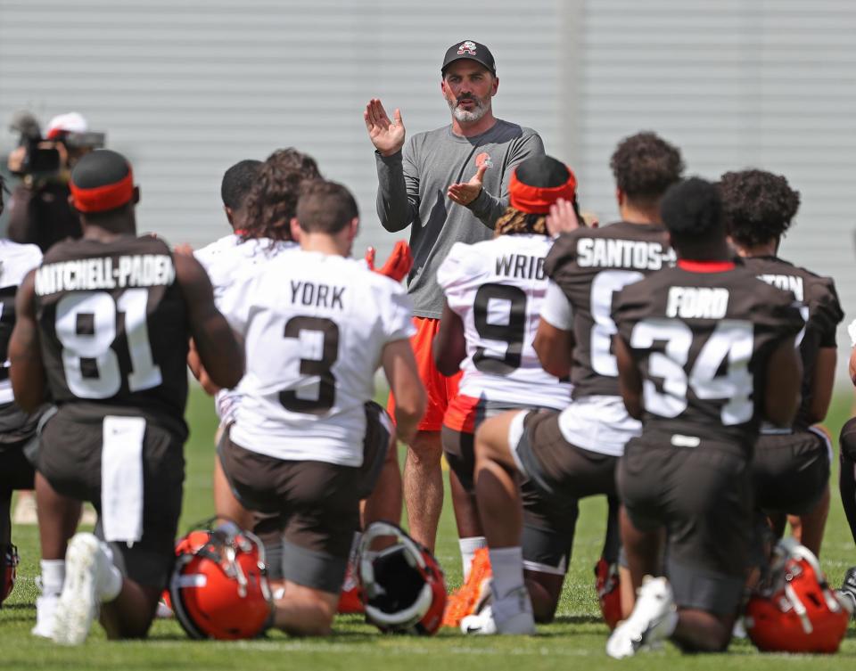 Browns coach Kevin Stefanski speaks to his team during rookie minicamp. Team building and better cohesiveness are goals heading into training camp for the 2022 season.