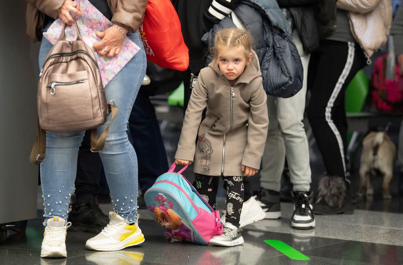 First plane with Ukrainian refugees arrives in Frankfurt