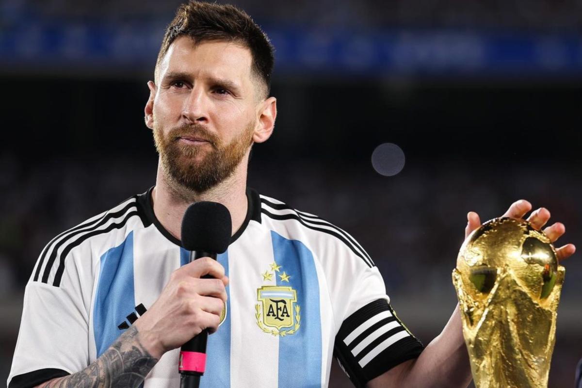 Messi luce la nueva camiseta de Argentina para la Copa América 2021