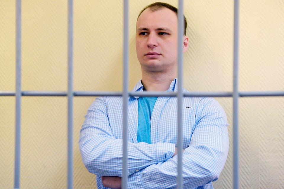 28-летний гражданин США Роберт Гилман, обвиняемый в применении насилия к сотруднику полиции, прибыл для рассмотрения своего дела в Центральном районном суде Воронежа.