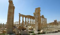 "Despite the ongoing air raids, IS retook all of Palmyra after the Syrian army withdrew south of the city," said Observatory head Rami Abdel Rahman