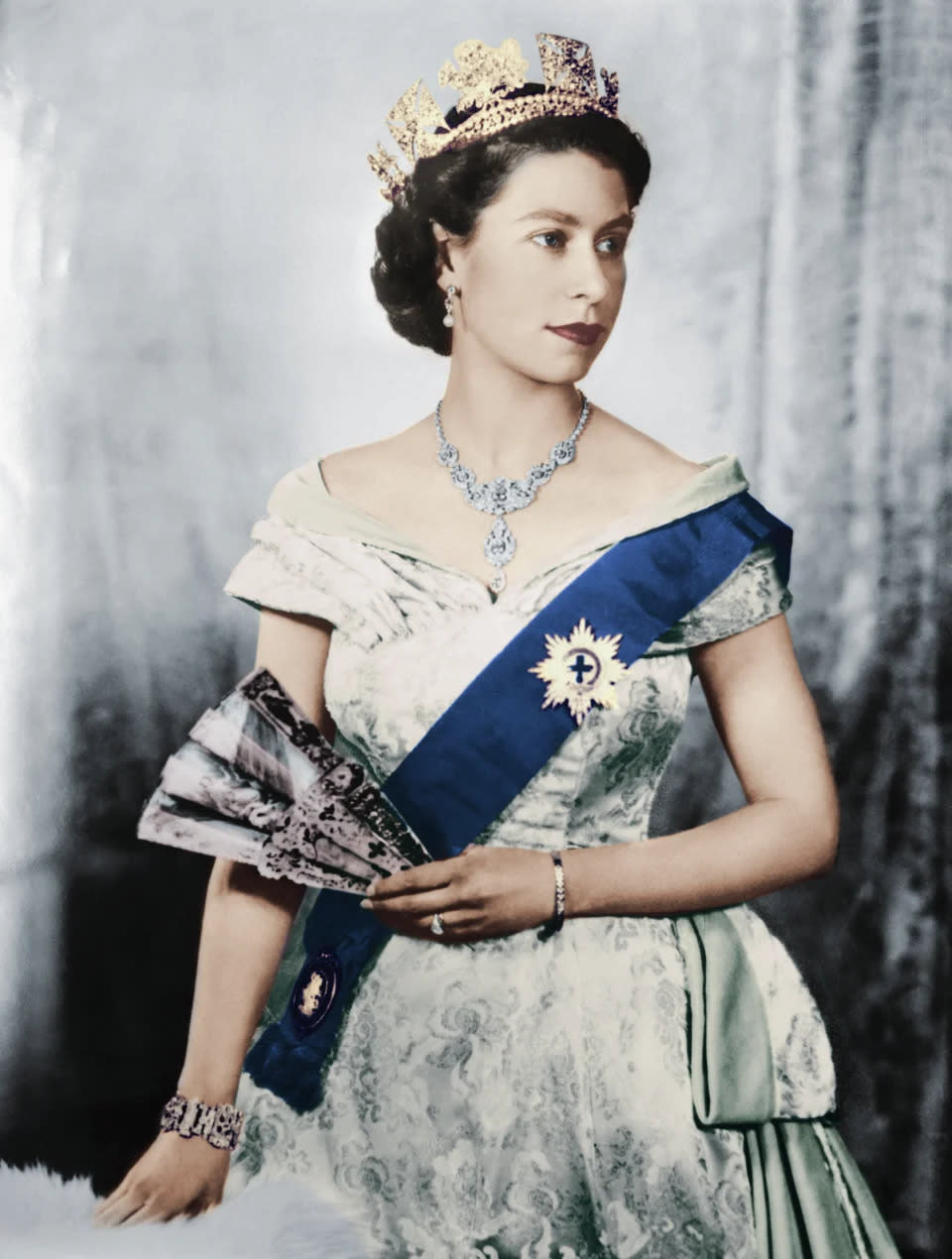 Königin Elizabeth auf einem offiziellen Porträt aus dem Jahr 1953. (Bild: Getty Images)