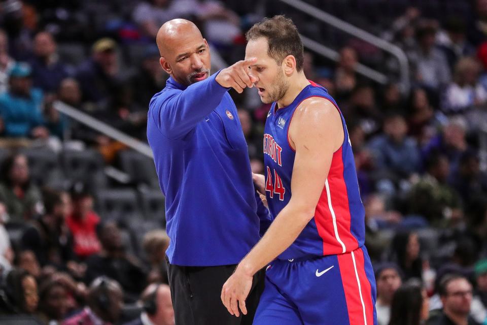Monty Williams talks to Bojan Bogdanovic during the second half of the Pistons' 116-102 loss to the Grizzlies, Dec. 6, 2023.