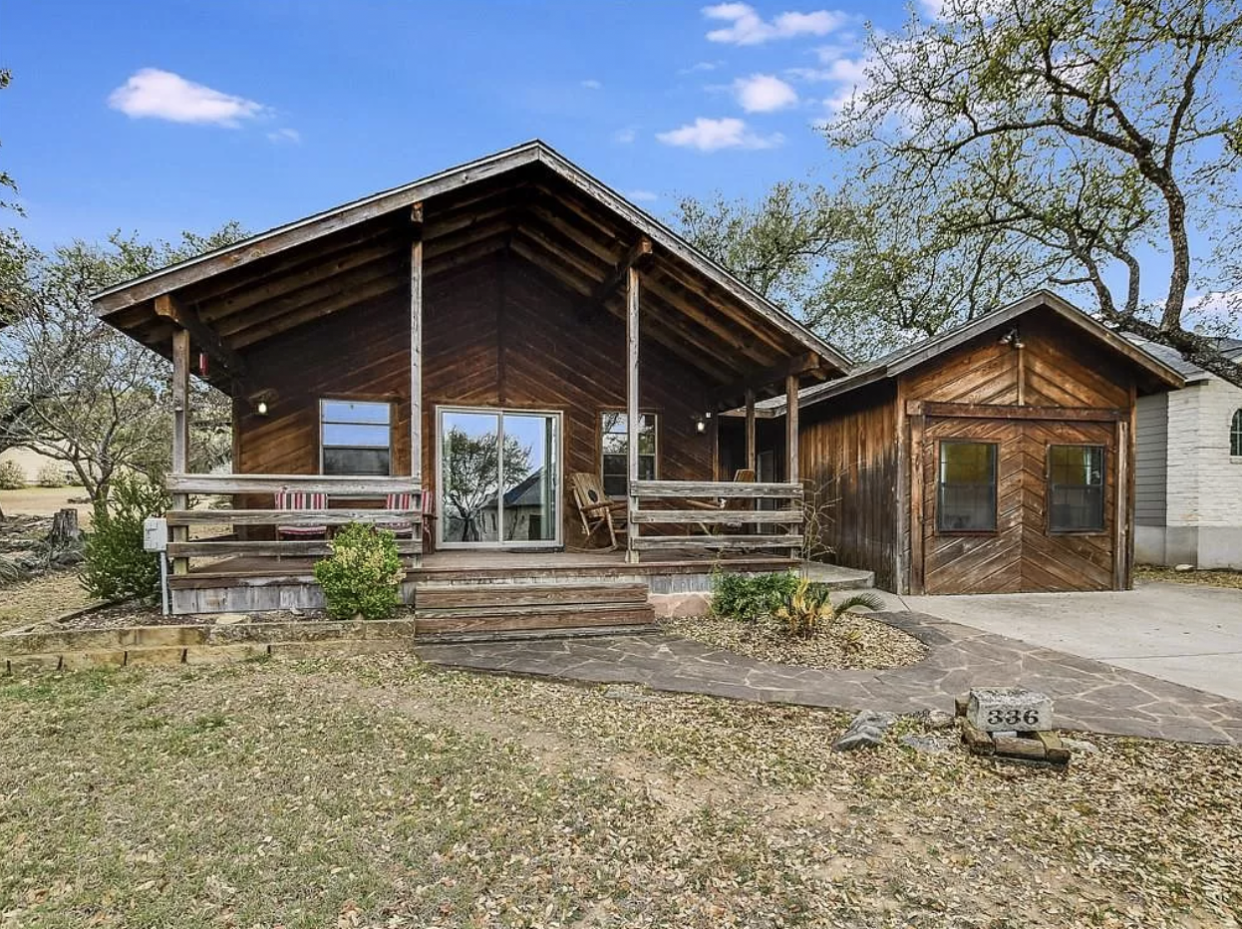 Texas: The Lakehouse Cabin