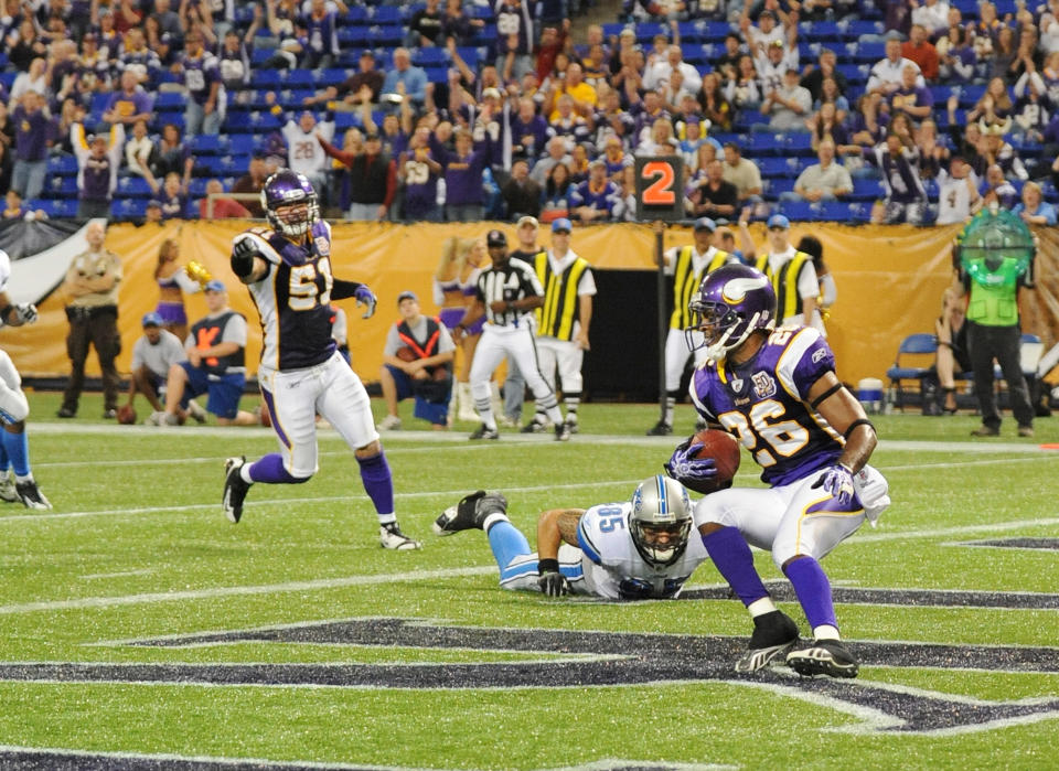 Antoine Winfield Sr. of the Minnesota Vikings snags an interception against the Detroit Lions in 2010. He never reached a Super Bowl, but his son did. (Photo by Tom Dahlin/Getty Images)