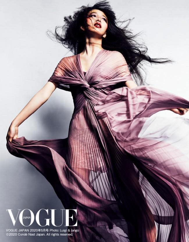 木村心美將由《Vogue Japan》5月號封面正式宣告出道。（翻攝自網路圖片）