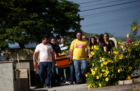 People carry the coffin of Janice Helena, a victim of a collapsed dam owned by Brazilian mining company Vale SA, during her burial in Brumadinho, Brazil January 29, 2019. REUTERS/Adriano Machado