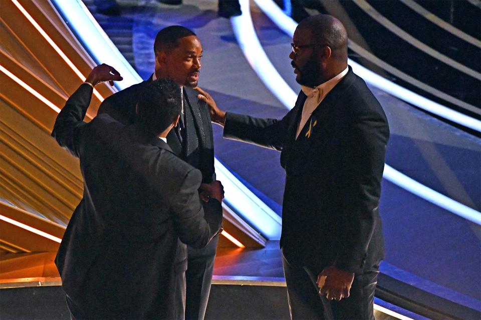 US actor Denzel Washington (L), US actor Will Smith (C) and US actor-producer Tyler Perry chat during the 94th Oscars at the Dolby Theatre in Hollywood, California on March 27, 2022. (Photo by Robyn Beck / AFP) (Photo by ROBYN BECK/AFP via Getty Images)