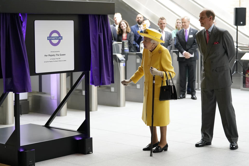 Queen Elizabeth II unveils a plaque whilst the Earl of Wessex watches to mark the Elizabeth line&#39;s official opening at Paddington station in London, to mark the completion of London&#39;s Crossrail project. Picture date: Tuesday May 17, 2022.