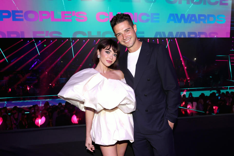 Sarah Hyland and Wells Adams pose at the 2021 People's Choice Awards on December 7, 2021