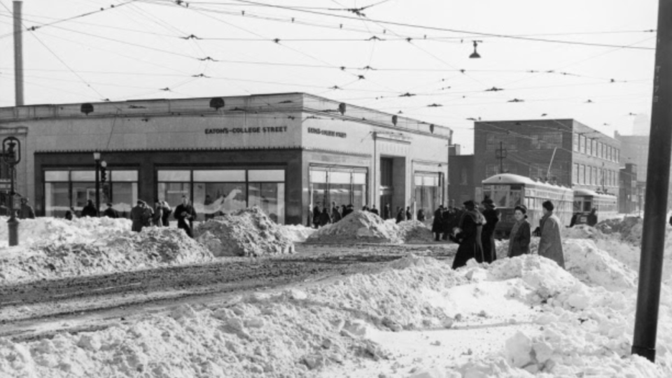 Toronto streetcar and people storm