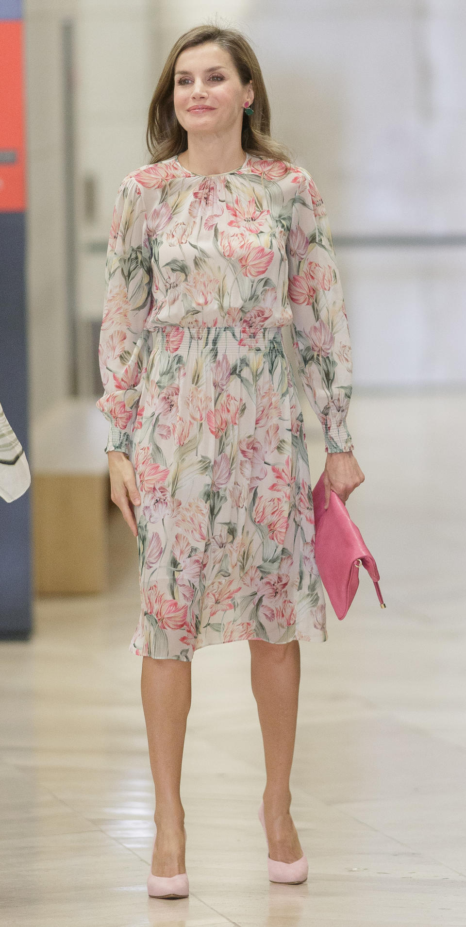 <p>La reina Letizia asistió a un evento en el museo de El Prado, en Madrid en este vestido de estampado floral con el que causó tendencia en el mundo de la moda/Getty Images </p>