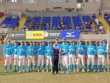112學年度高中棒球硬式木棒組聯賽_穀保家商奪下冠軍獎盃(照片來源：中華民國學生棒球運動聯盟)