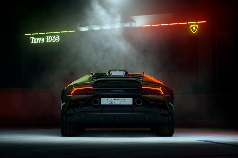 LAMBORGHINI_STERRATO_NIGHT_SMOKE_04.jpg