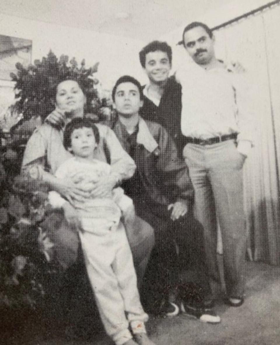 Griselda fotografiada con sus hijos Michael, Osvaldo, Uber y Dixon (DEA)