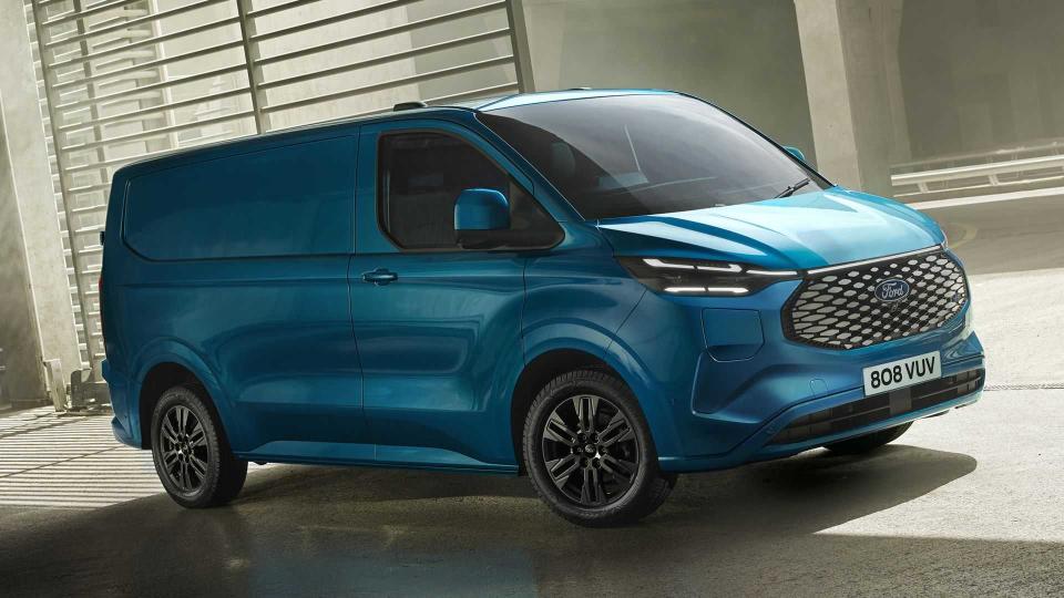 2022_ford_e-transit_custom_02-copia.jpeg