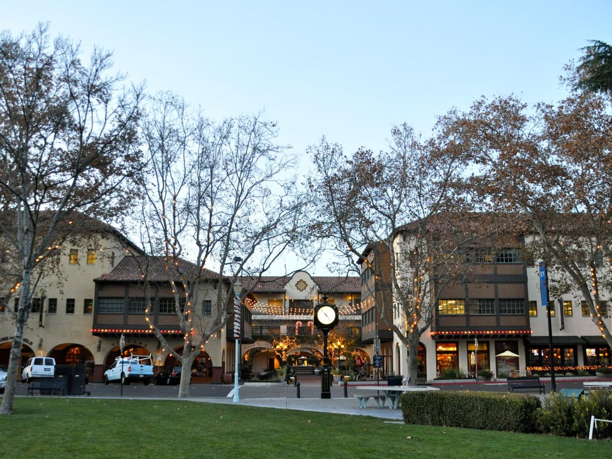 Todos Santos Plaza, Concord California