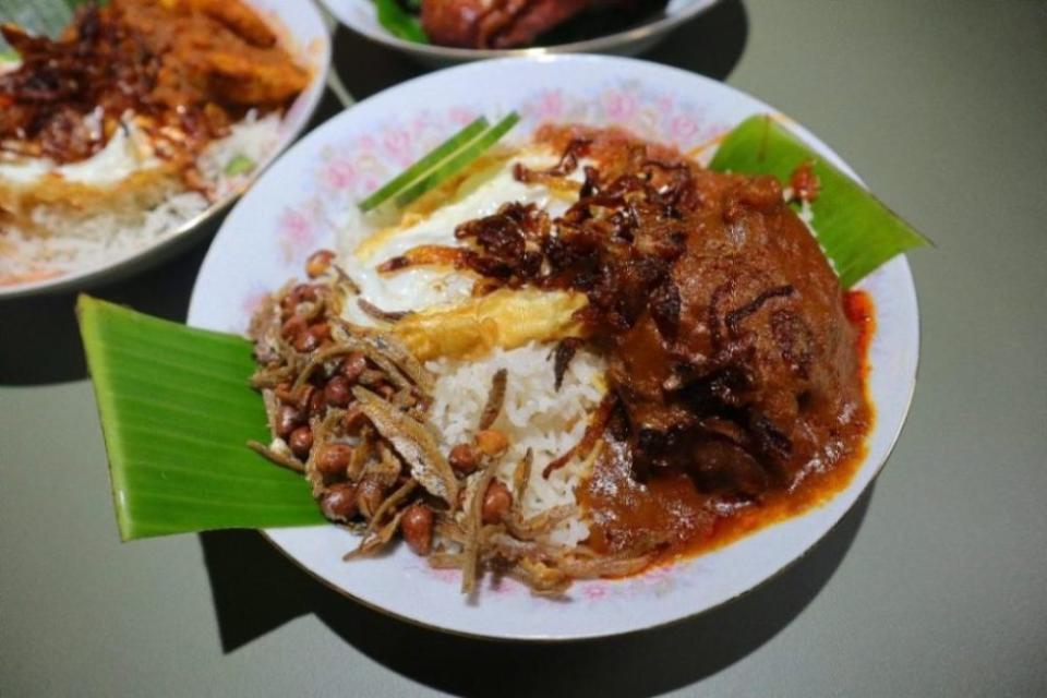 mama lemak - beef rendang set