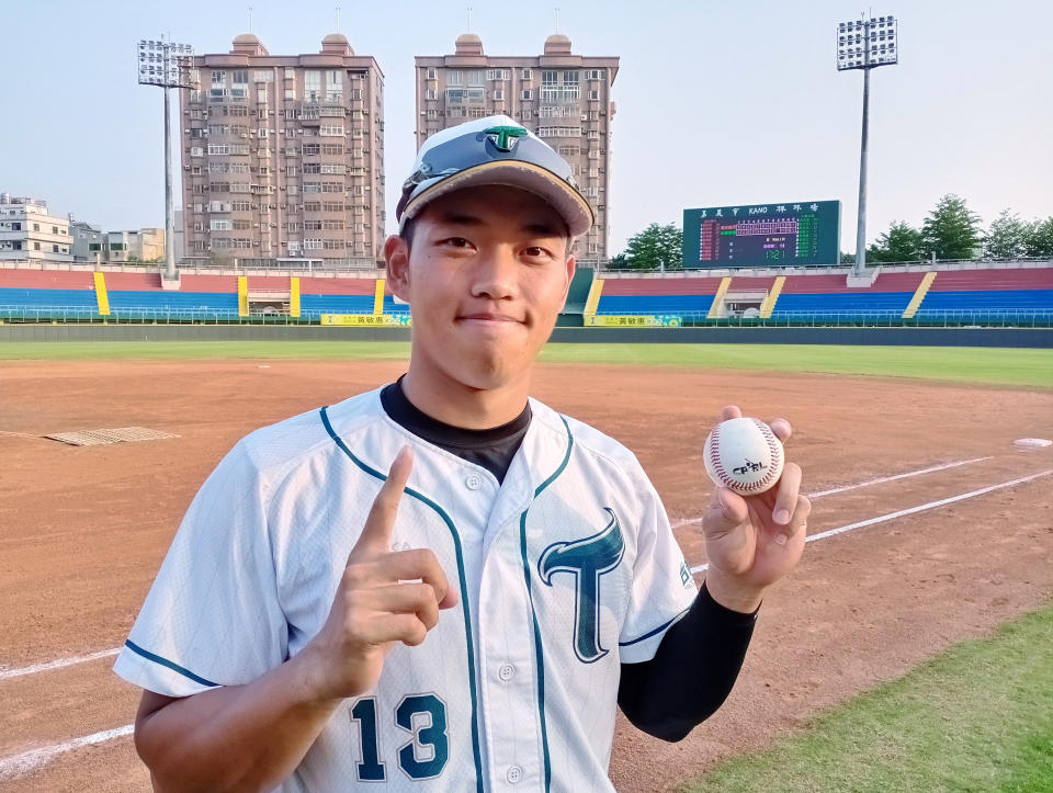 台鋼雄鷹孫易伸轟出隊史二軍第1發全壘打。 （台鋼雄鷹提供)