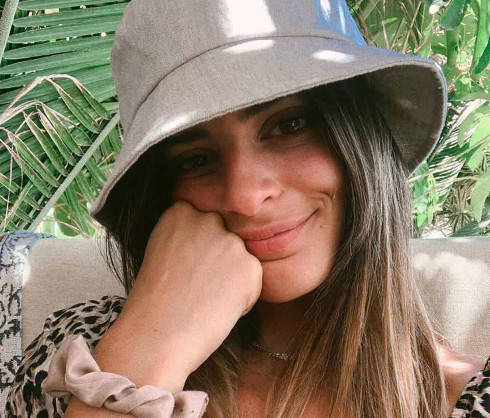 La estrella de la primera edición de 'La isla de las tentaciones' se ha convertido en 'influencer' gracias a sus más de 900.000 seguidores. Y el 20 de julio la vimos con un 'bucket hat' clásico. (Foto: Instagram / <a href="https://www.instagram.com/p/CC3HxgyqF80/" rel="nofollow noopener" target="_blank" data-ylk="slk:@susana_bicho90;elm:context_link;itc:0;sec:content-canvas" class="link ">@susana_bicho90</a>)