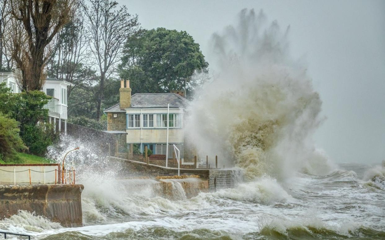 Large waves at Seagrove Bay on Isle Wight as Storm Barra causes further strong gales - BNPS