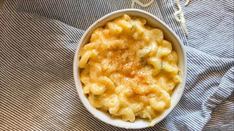 Macaroni cheese in bowl