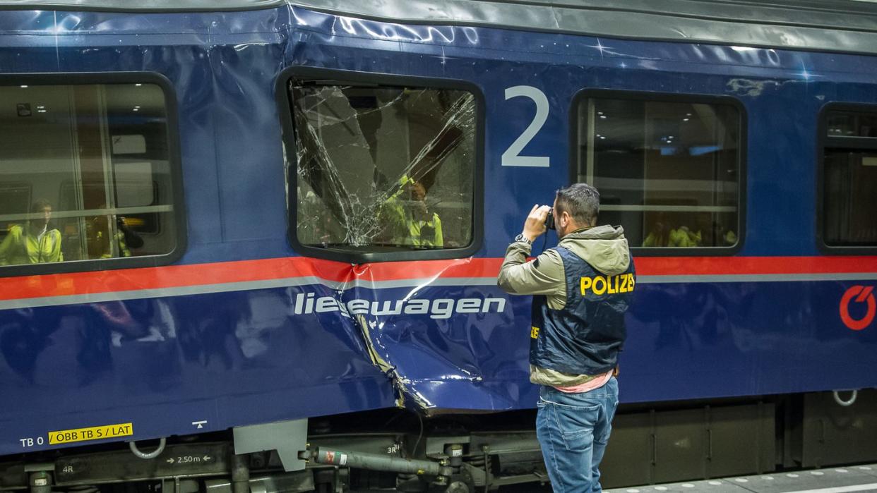 Ein Triebwagen soll auf einen Personenzug aufgefahren sein. Foto: Fmt / Wolfgang Moser/APA