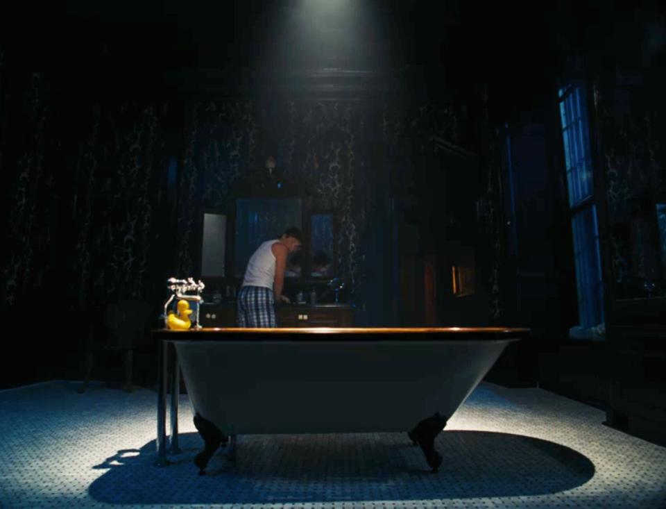 barry keoghan, saltburn bathtub scene