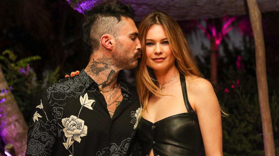 Adam Levine Behati Prinsloo