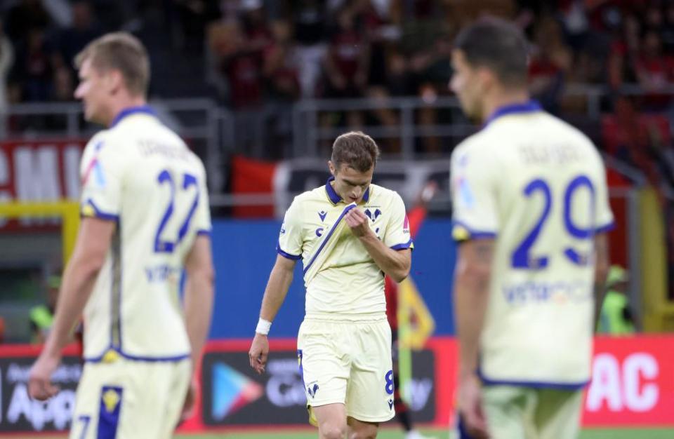 Verona’s players during their defeat in Milan.