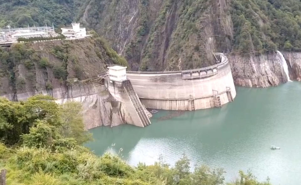 德基水庫水位每天微幅上升，25日水位為1360.19公尺，距離夏季最低水位歸線1366公尺，剩下6公尺。（民眾提供）