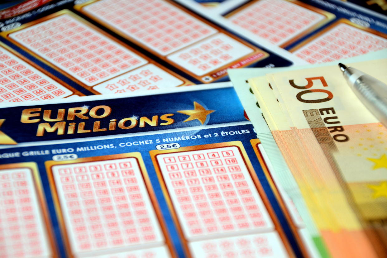 MARSEILLE, FRANCE - 2020/09/15: In this photo illustration a pen and euros banknotes on Euromillions tickets.
A couple from Alsace pocketed the 157 million euros of the Euromillions draw of September 1, 2020. (Photo Illustration by Gerard Bottino/SOPA Images/LightRocket via Getty Images)