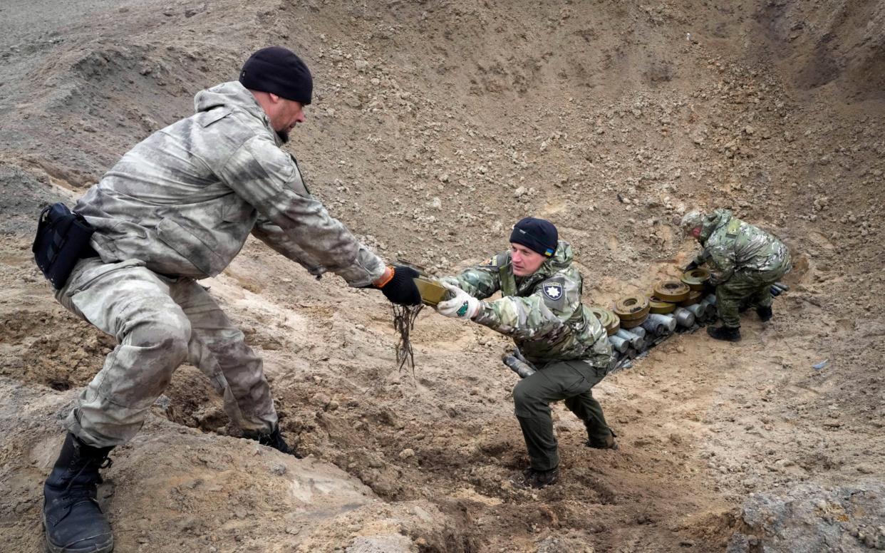 Explosives are removed after recent battles at the village of Moshchun, close to Kyiv - Efrem Lukatsky /AP 