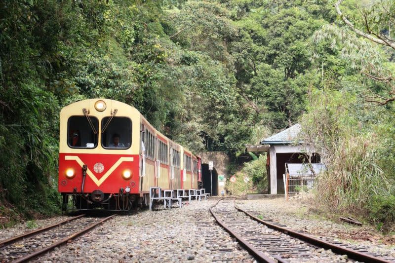 阿里山小火車森鐵郵輪要與您分享阿里山鄒族之傳統文化與藝術。（圖／台鐵提供）