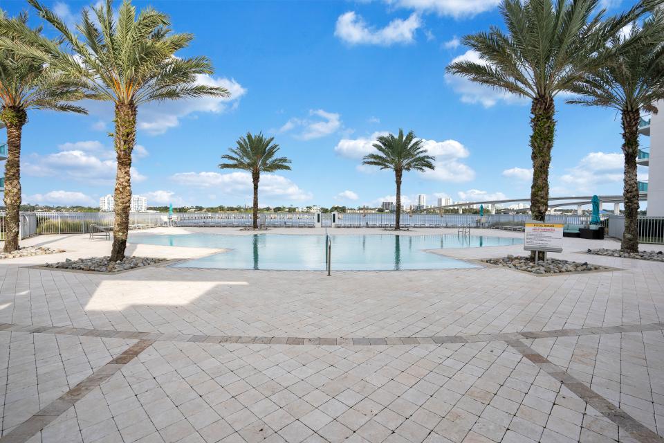Marina Grande offers an array of amenities, including a stunning riverfront infinity-edge pool and a riverfront lap pool and hot tub.