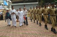 <p>Cricketers and family members pay their last respects to former Indian captain Ajit Wadekar, who passed away after a prolonged illness in Mumbai. </p>