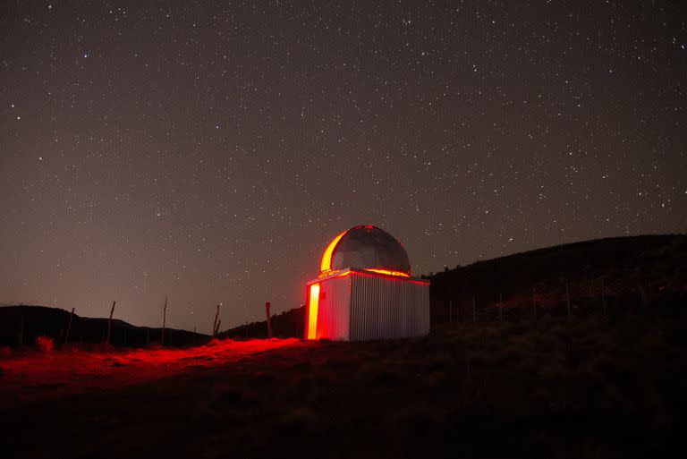 El observatorio astronómico Astropatagonia es un emprendimiento de Daniel Chiesa, en el paraje rural Ñirihuau Arriba