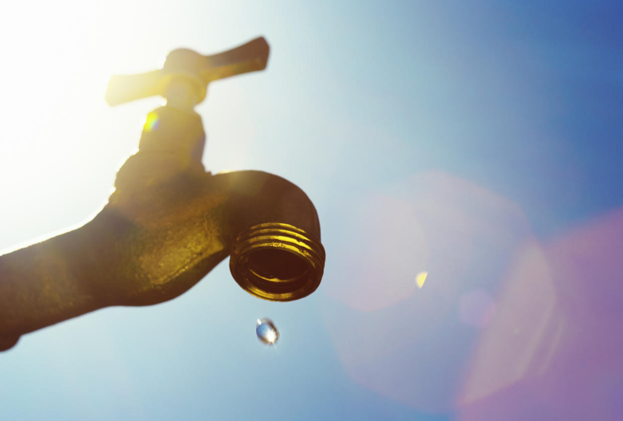 In einigen Regionen machen sich Probleme bei der Wasserversorgung bemerkbar (Symbolbild: Getty Images)