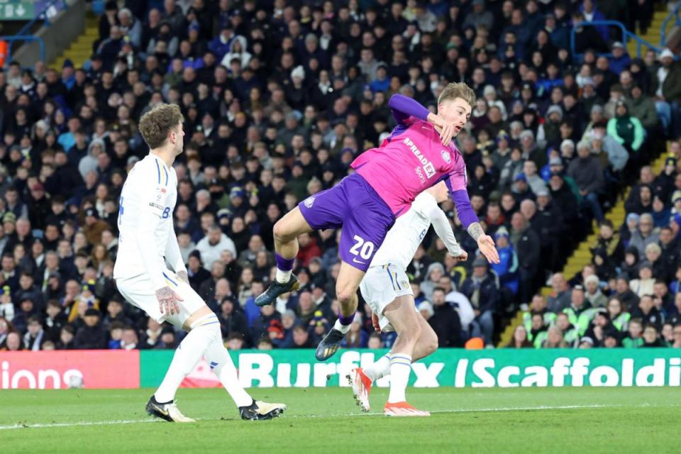 Jack Clarke goes up to try to win a header in Sunderland's goalless draw with Leeds <i>(Image: Ian Horrocks)</i>