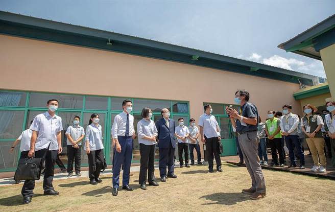 蔡英文今天視察「新竹市華德福實驗學校幼兒園」，並瞭解華德福幼兒園興建過程、教育理念及建築設計。總統府提供