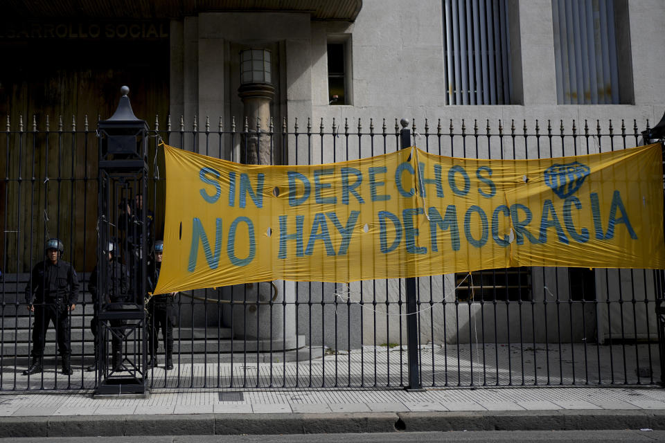 A protest sign reads in Spanish: "Without rights, there's no democracy" outside the Human Capital Ministry, to protest the layoffs of state workers and the policies of President Javier Milei in Buenos Aires, Argentina, Wednesday, April 10, 2024. Milei created the ministry to merge the ministries of Labour, Employment and Social Security, Education, Culture and Social Development. (AP Photo/Natacha Pisarenko)