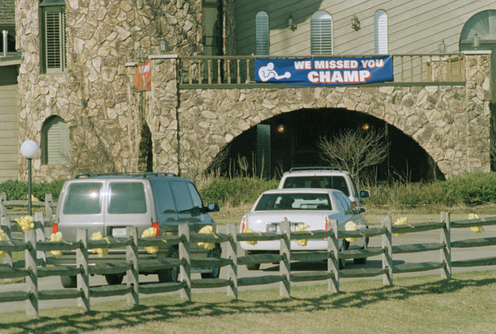 <p>A caravan with boxer Mike Tyson in the front vehicle arrives at his home in Southington, Ohio, on March 25, 1995. He had been released from an Indiana prison earlier in the day after serving three years on a rape conviction. (AP Photo/Mark Duncan)</p>