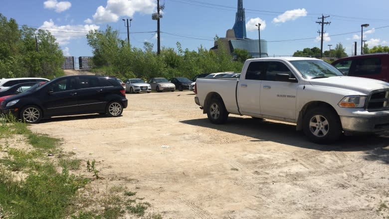 Parked on the forks of another machine : r/badparking