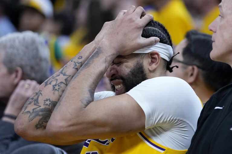 Los Angeles Lakers forward Anthony Davis holds his head on the bench during the second half of Game 5 of the team's NBA basketball second-round playoff series against the Golden State Warriors on Wednesday, May 10, 2023, in San Francisco. (AP Photo/Godofredo A. Vásquez)