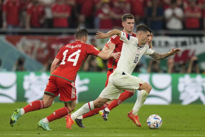 Christian Pulisic of the United States in action in front of Wales' Connor Roberts during the World Cup.