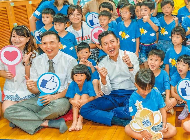 新竹市長林智堅推動幼兒教育，公共化幼兒園今年擴增11班，將擴大330個招生名額。（羅浚濱攝）