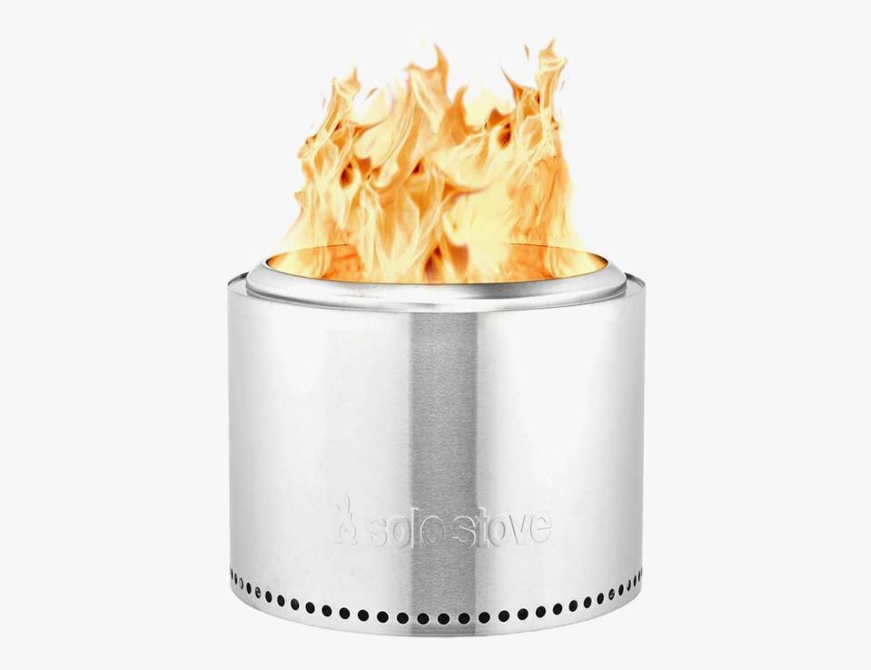 <p><a href="https://go.redirectingat.com?id=74968X1596630&url=https%3A%2F%2Fwww.solostove.com%2Fsolo-stove-bonfire&sref=https%3A%2F%2Fwww.townandcountrymag.com%2Fleisure%2Fsporting%2Fg29403545%2Fgifts-for-skiers%2F" rel="nofollow noopener" target="_blank" data-ylk="slk:Shop Now;elm:context_link;itc:0;sec:content-canvas" class="link ">Shop Now</a></p><p>Solo Stove Bonfire 2.0</p><p>solostove.com</p><p>$299.99</p>