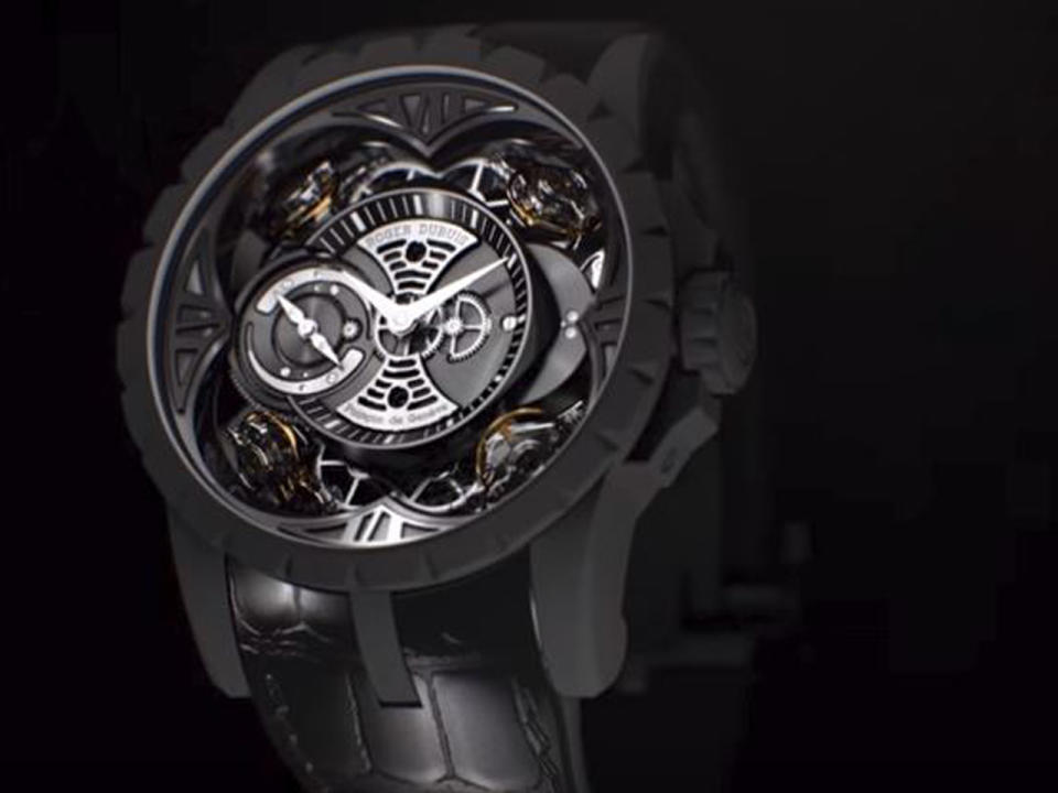 Uhren-Fans, aufgepasst: Die teuerste Armbanduhr der Welt ist die "Excalibur Quatuor Silicon". Der schicke Zeitmesser stammt aus der Genfer Manufaktur Roger Dubuis und kostet 870.000 Euro. Das Gehäuse besteht aus reinem Silizium. (Bild-Copyright: Roger Dubuis/YouTube)